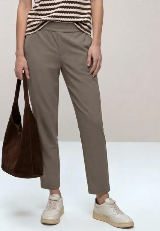 Mid Waist Slim Leg Hose im Loose Fit in Luzern - Bild 1