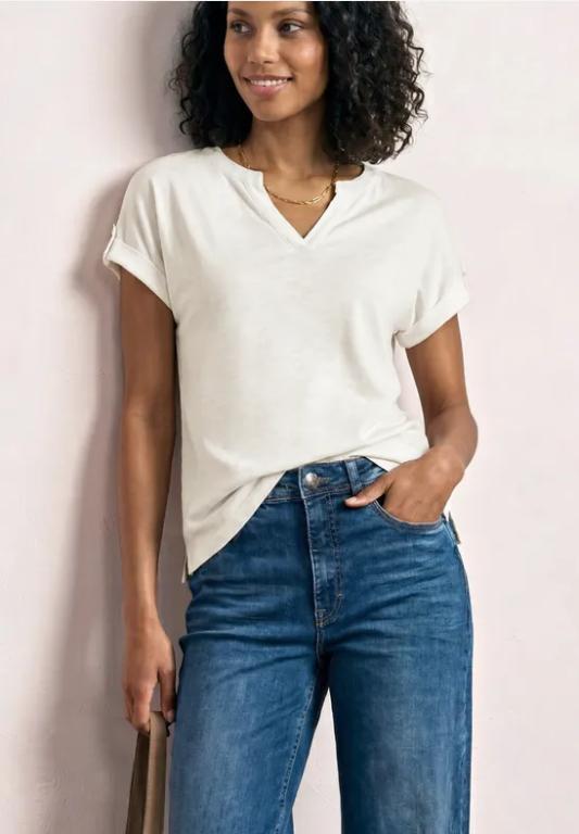 T-Shirt mit Split Neck und Knopfdetails in Luzern - Bild 1