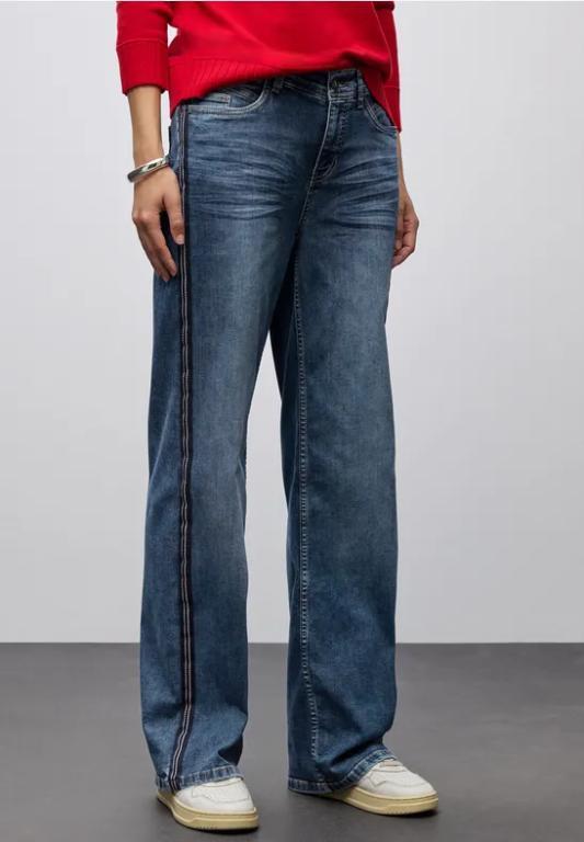 Jeans mit Gallonstreifen in Bern - Bild 1