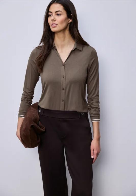 Shirt mit College-Details in Luzern - Bild 1