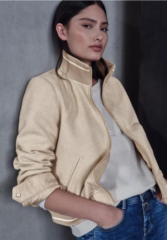 Blouson mit College Details in Appenzell - Bild 1