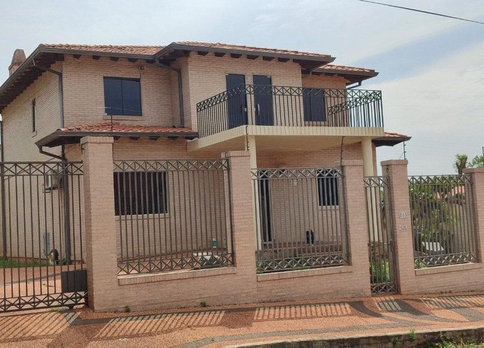 Haus mit Pool in Gran-Asuncion / Paraguay in der Schweiz - Bild 1