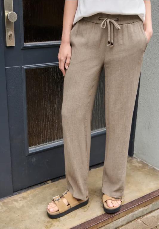 Straight Leg Hose mit Crinkle Struktur in Luzern - Bild 1