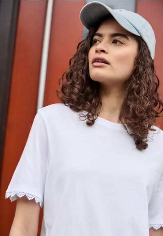 T-Shirt mit Crochet-Details an den Ärmeln in Lenzburg - Bild 1