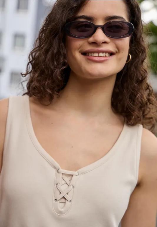 Top mit V-Neck und Bänderdetail in Appenzell - Bild 1