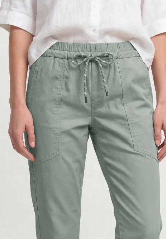 Slim Leg Hose in leichter Qualität in Frauenfeld - Bild 1