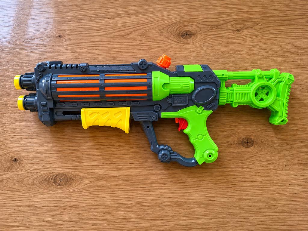 Wassergewehr Wasserpistole mit 2 Wasserstrahlen ca. 48 cm Neu in Brig - Bild 1
