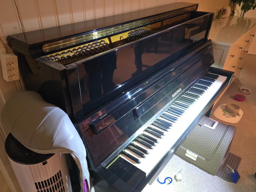 W.HOFFMANN Klavier zu verkaufen. Wunderschöner Klang, schwarz in der Schweiz - Bild 2