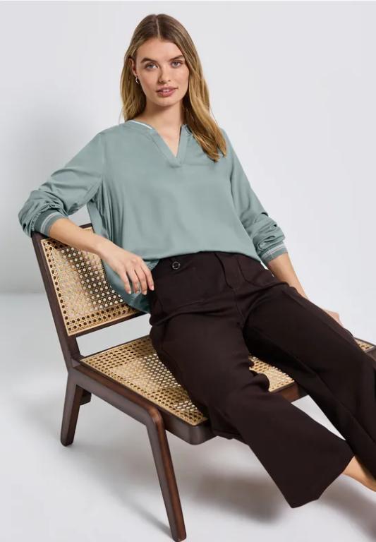 Split Neck Bluse mit Tape in Appenzell - Bild 1