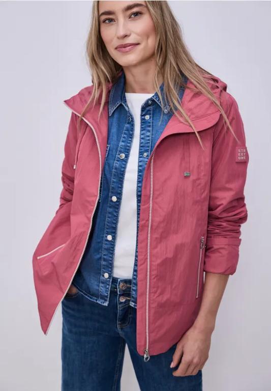 Jacke mit Kapuze und Zipper in Solothurn - Bild 1