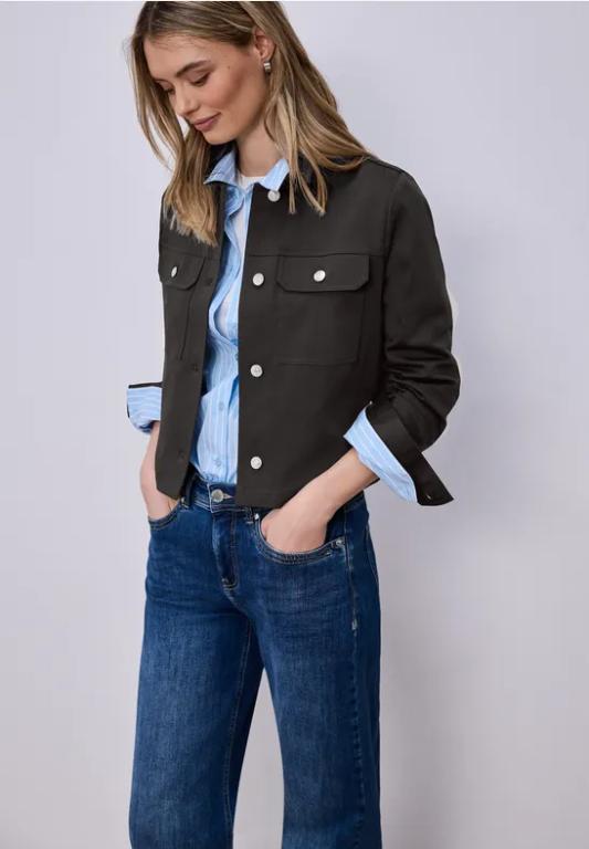 Overshirt im Slik-Look mit Knopfleiste in Frauenfeld - Bild 1