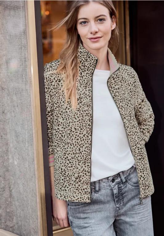 Jacke mit Leo-Muster in Solothurn - Bild 1