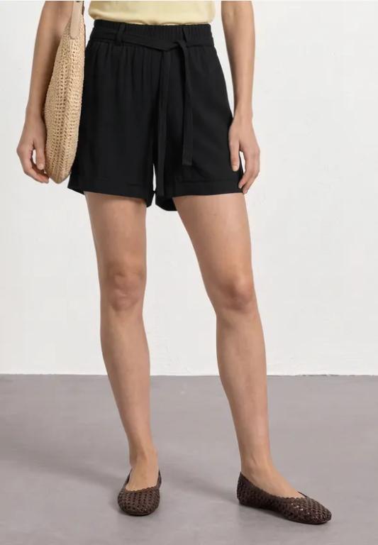 High Waist Shorts mit Gürtel in Aesch - Bild 1