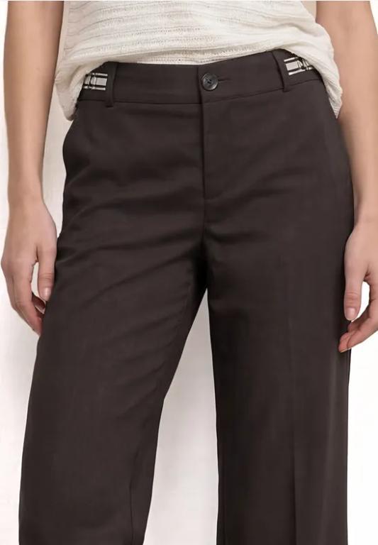 Straight Leg Hose mit Gürteldetails in Aesch - Bild 1
