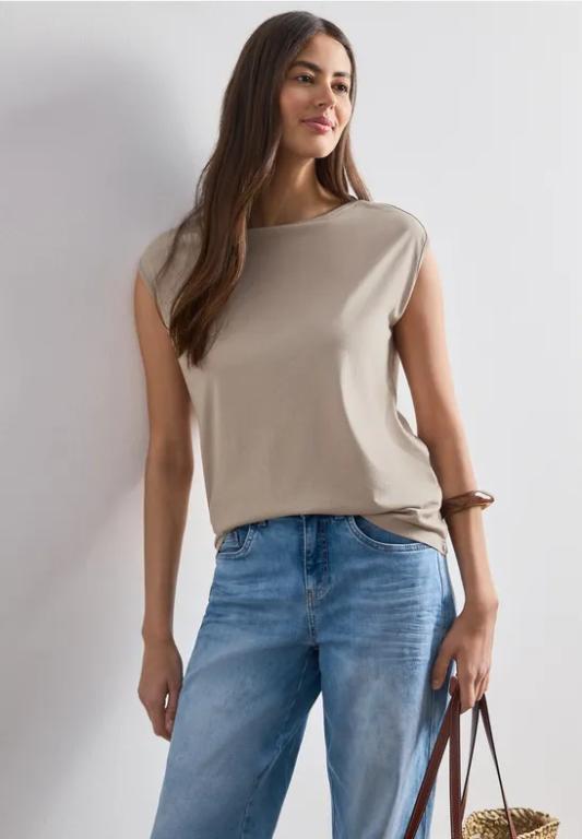 Basic Shirt mit U-Boot-Ausschnitt in der Schweiz - Bild 1