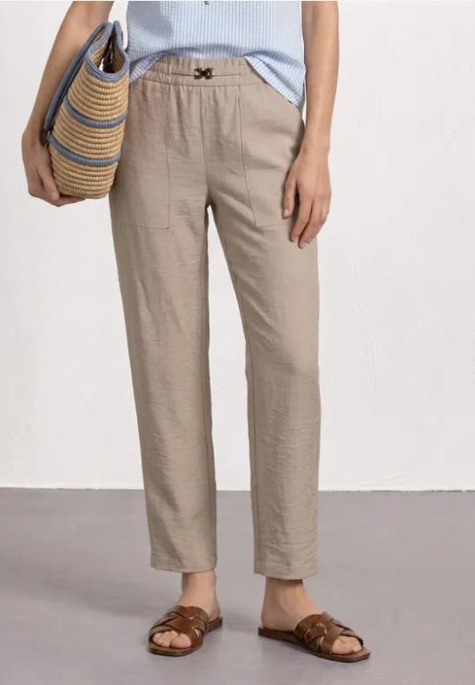Slim Leg Hose im Loose Fit mit Gürteldetail in Aesch - Bild 1