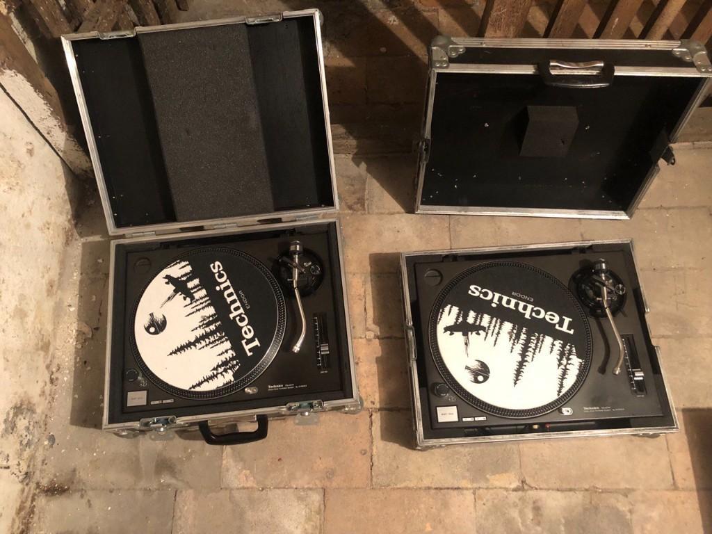 2X Technics SL-1200 MK2 Turntable & Case Top Zustand! Und gut in Wetzikon - Bild 2