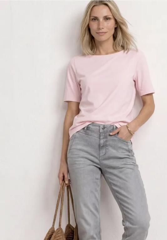 Basic T-Shirt mit U-Boot-Ausschnitt in Bern - Bild 1
