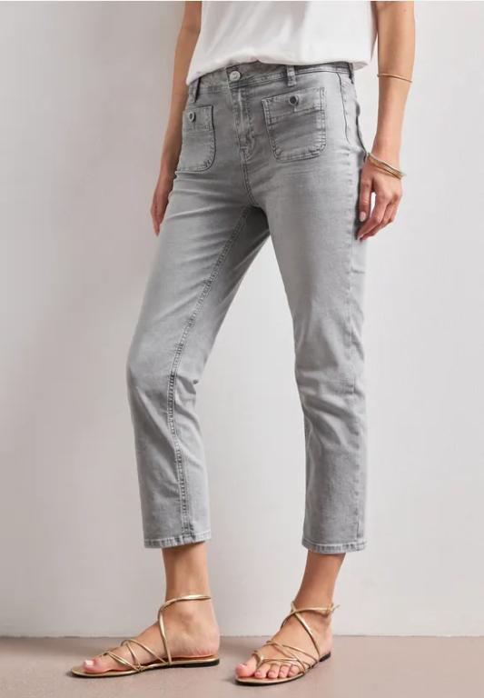 Straight Leg Jeans mit aufgesetzten Taschen in Solothurn - Bild 1