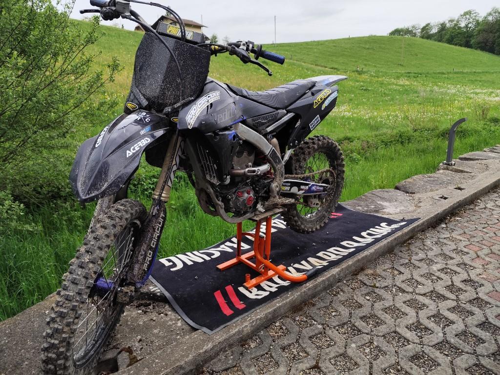 Motocross Yamaha YZ 250 /Ausrüstung / Bekleidung in Belp - Bild 1