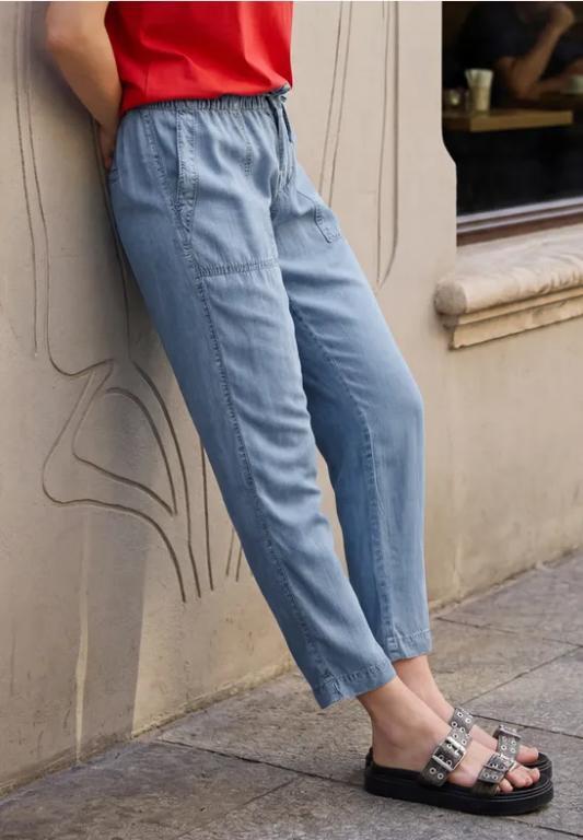 Slim Leg Jogg Pants im Loose Fit in Frauenfeld - Bild 1