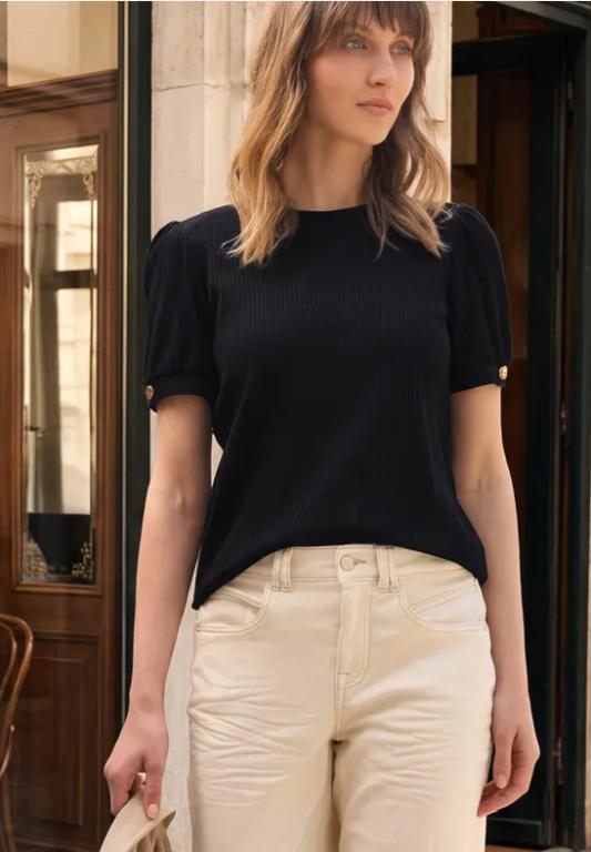 T-Shirt mit Rundhals und Knopfdetail in der Schweiz - Bild 1