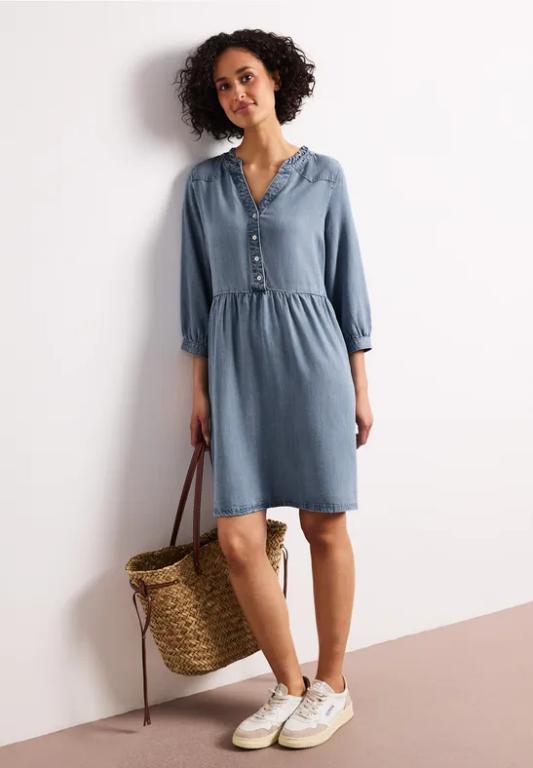 Knielanges Kleid mit Rüschen im Denim-Look in Frauenfeld - Bild 1