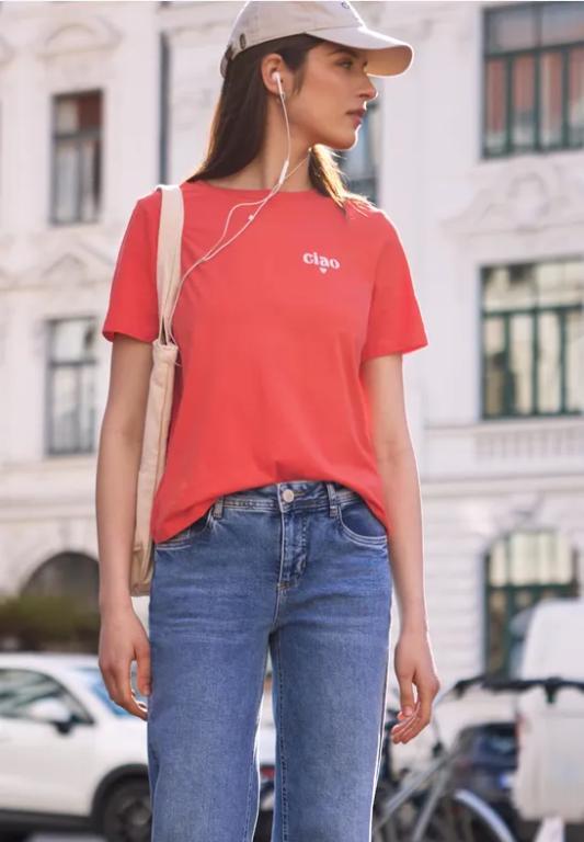 Basic T-Shirt mit Detailprint in der Schweiz - Bild 1
