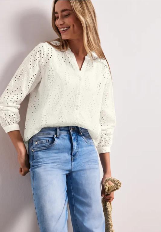 Bluse mit Split Neck und Shiffley-Muster in Luzern - Bild 1