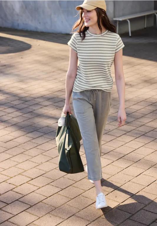 Kurzarm T-Shirt mit Struktur in Solothurn - Bild 1