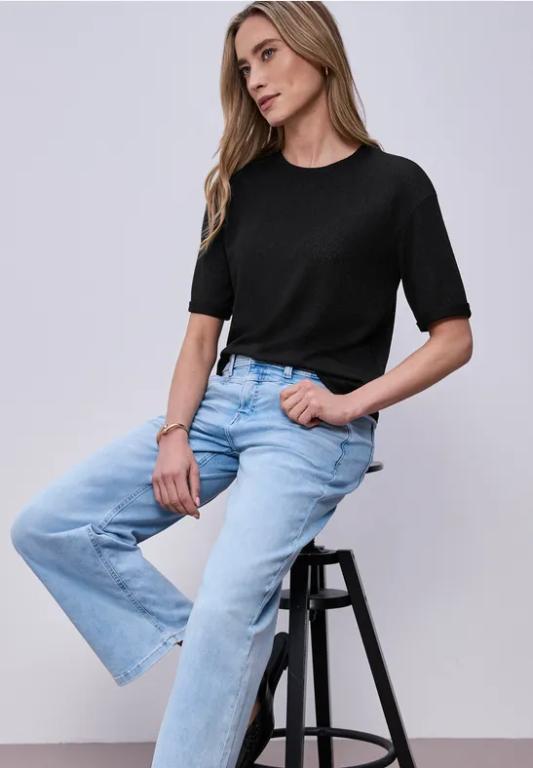 T-Shirt mit Rundhals im Strick-Look in Aesch - Bild 1