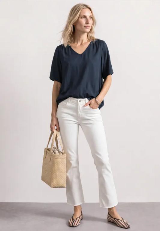 Kurzarm Blusenshirt mit V-Neck in Luzern - Bild 1