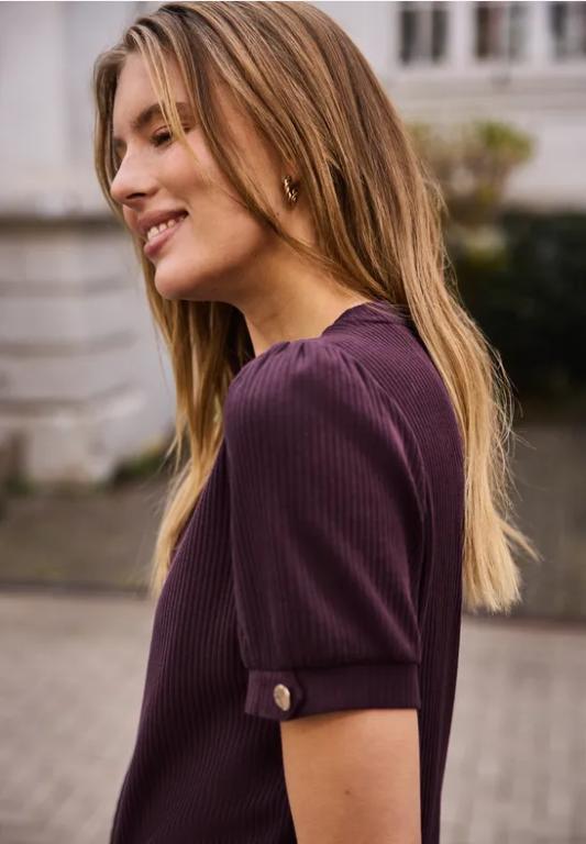 T-Shirt mit Rundhals und Knopfdetail in Zofingen - Bild 1