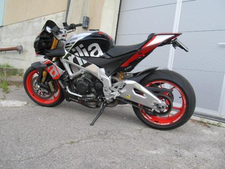 Aprilia Tuono Factory V4 in Spiez - Bild 1