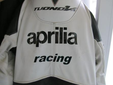 Aprilia Tuono Factory V4 in Spiez - Bild 5