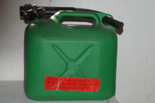 Auto Benzinkanister in Wettingen - Bild 1