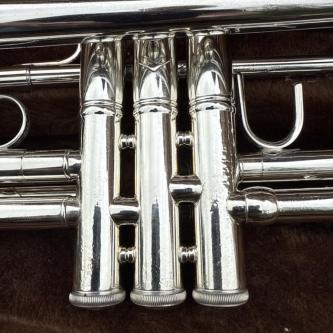 Bach Stradivarius Modell 37 ML Bb Trompete in Genf - Bild 2