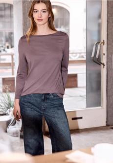 Basic Shirt mit U-Boot-Ausschnitt in Zürich - Bild 1