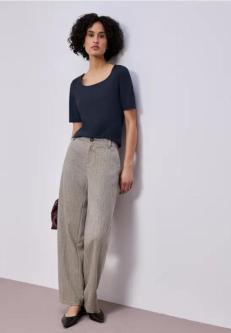 Basic Shirt in Oftringen - Bild 1