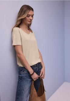 Basic T-Shirt mit gerundetem V-Neck in Winterthur - Bild 1