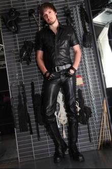 Bdsm/Escort Master sucht paypigs/sklaven in Basel - Bild 1
