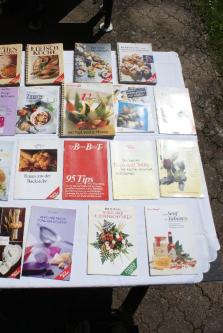 Betty Bossi 24 Ringbücher sowie 1 Wok Buch und 13 Sachbücher in Bremgarten - Bild 4