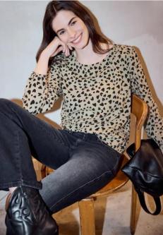 Bluse mit Herzmuster in Pfäffikon - Bild 1