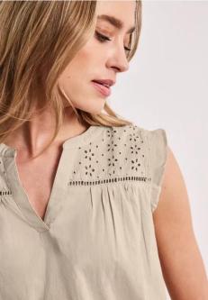 Blusentop mit Split Neck und Shiffleydetails in Oftringen - Bild 1