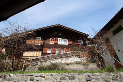 Chalethälfte CH-09, grosse 4.5 Zimmerwohnung mit Südbalkon in Sierre - Bild 1