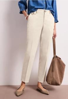Chino im Casual Fit in softer Qualität in Buchs - Bild 1