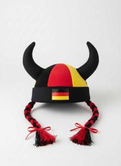 Deutschland Wikinger Hut mit Zöpfen für Public Viewing in Brig - Bild 1