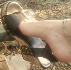 Einer Frau gerne Ihre Füsse und /oder Ihre Schuhe Küssen (ofi) in Thun - Bild 9
