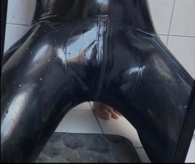 Fetisch Massage in Latex in Olten - Bild 1