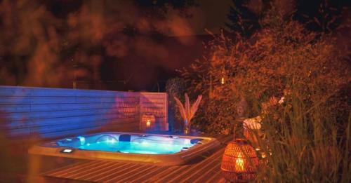 Frau für Sex-Date gesucht, Aargau, Whirlpool in Lenzburg - Bild 1
